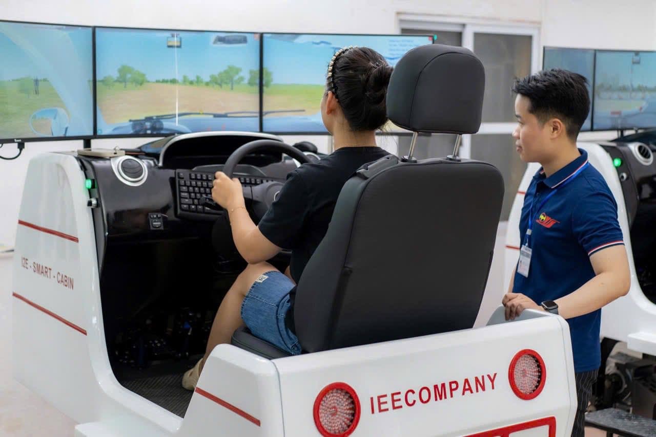 Học tập trên cabin điện tử